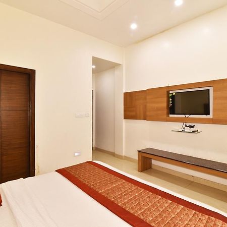 Hotel B-Comfort Amritsar Buitenkant foto