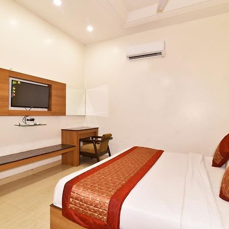 Hotel B-Comfort Amritsar Buitenkant foto