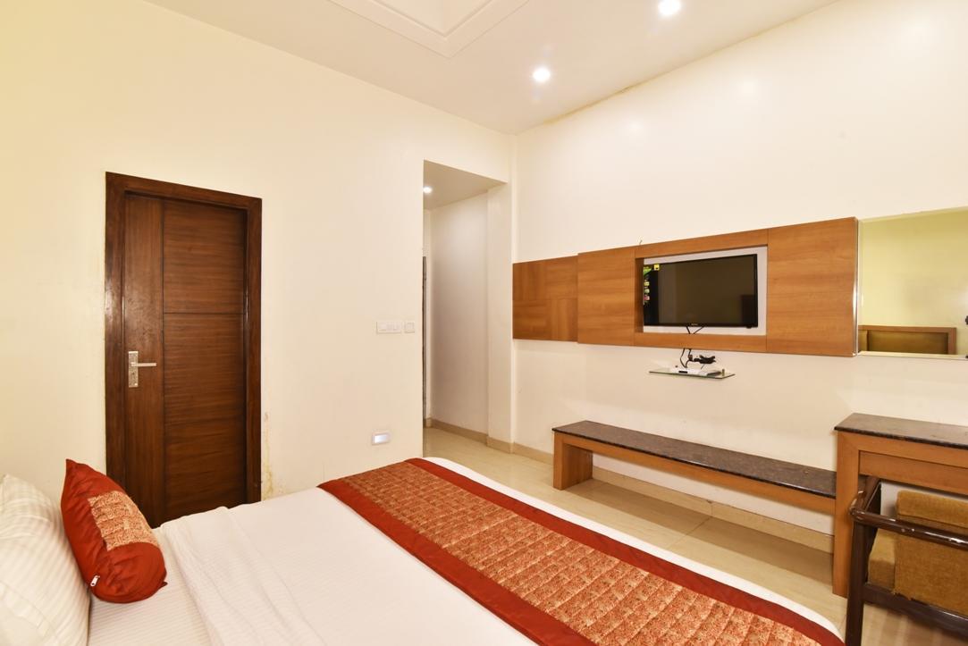 Hotel B-Comfort Amritsar Buitenkant foto