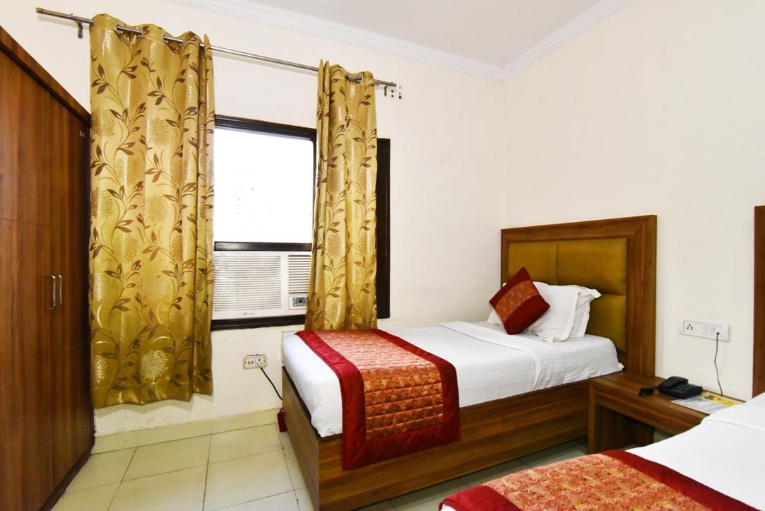 Hotel B-Comfort Amritsar Buitenkant foto