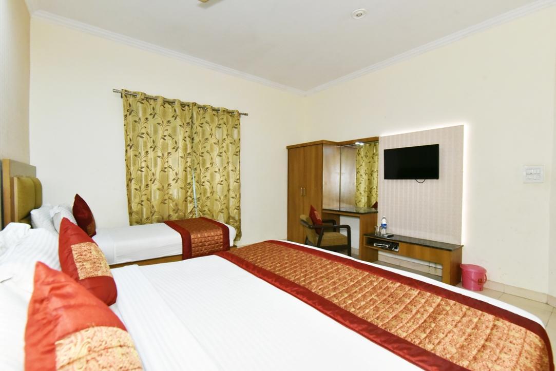 Hotel B-Comfort Amritsar Buitenkant foto