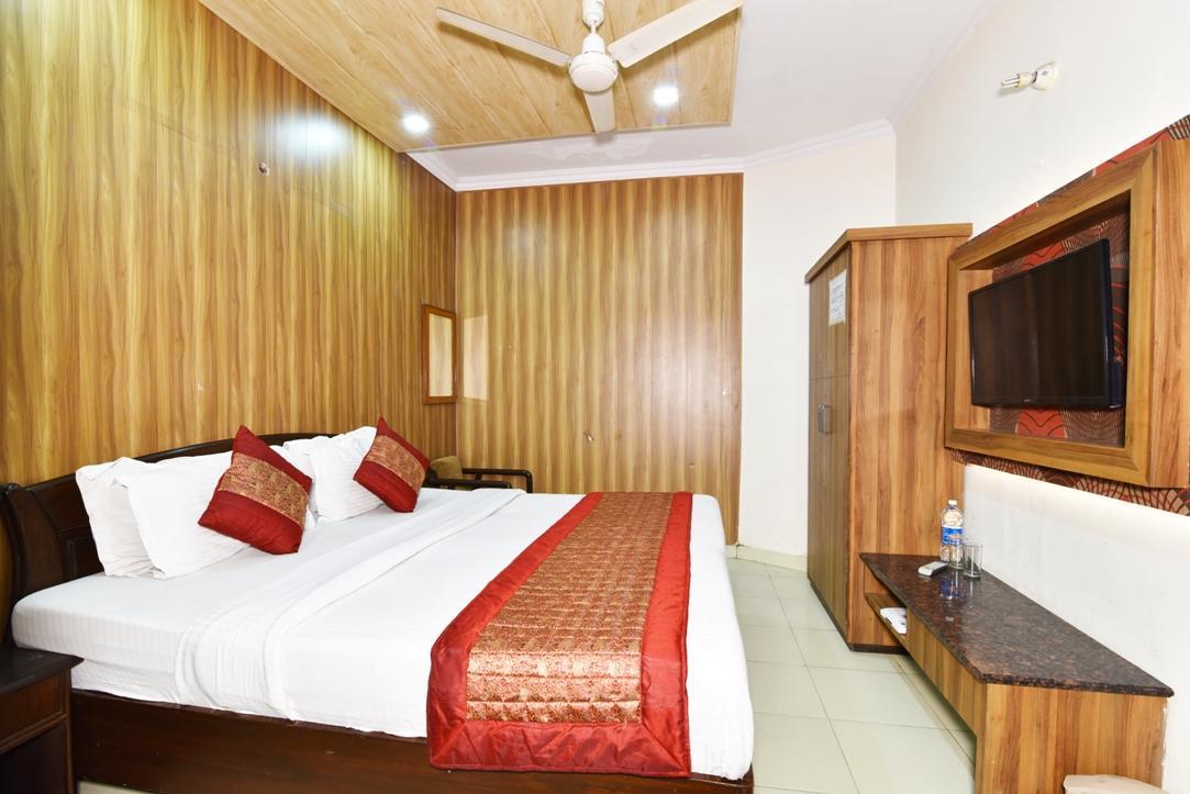 Hotel B-Comfort Amritsar Buitenkant foto