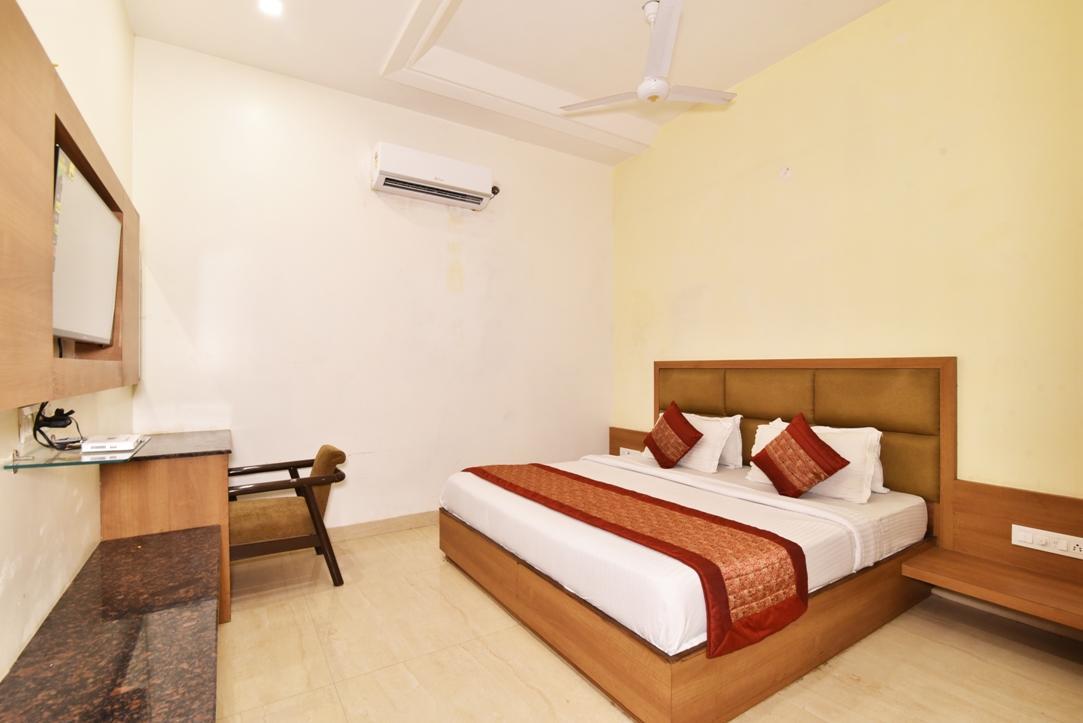 Hotel B-Comfort Amritsar Buitenkant foto