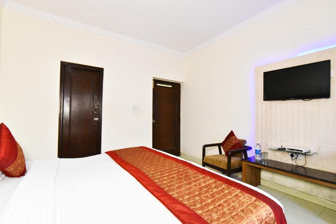Hotel B-Comfort Amritsar Buitenkant foto