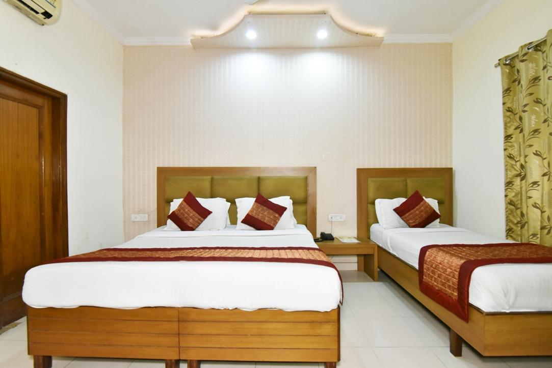 Hotel B-Comfort Amritsar Buitenkant foto