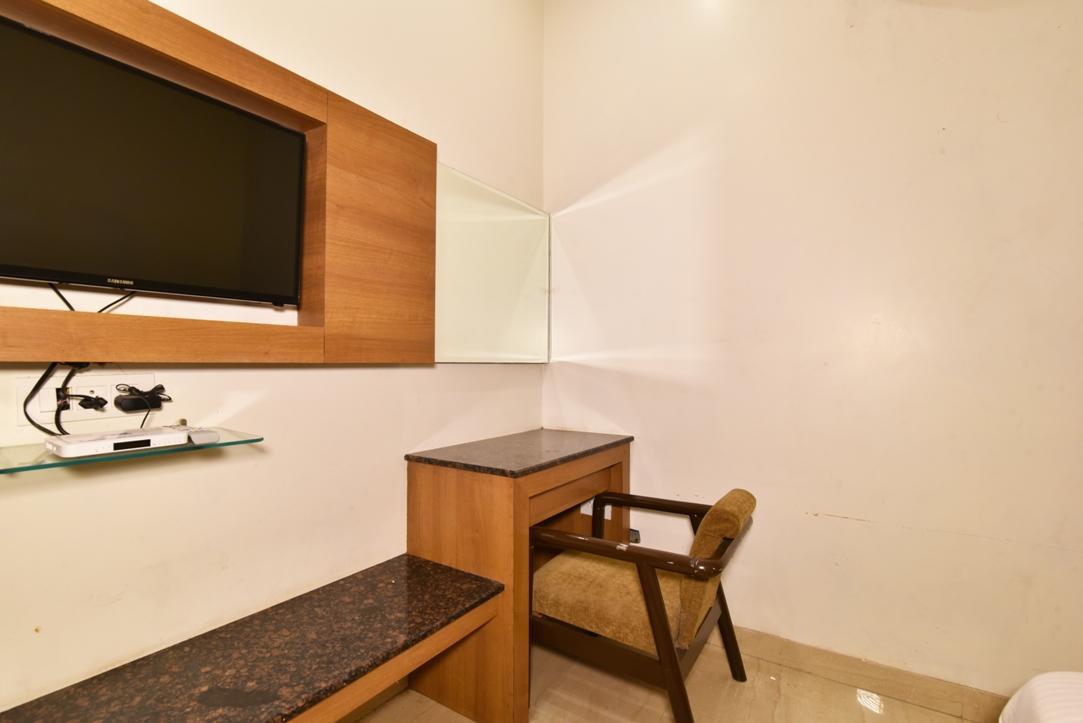 Hotel B-Comfort Amritsar Buitenkant foto