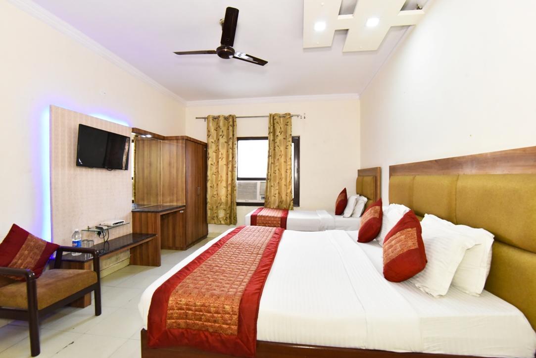 Hotel B-Comfort Amritsar Buitenkant foto