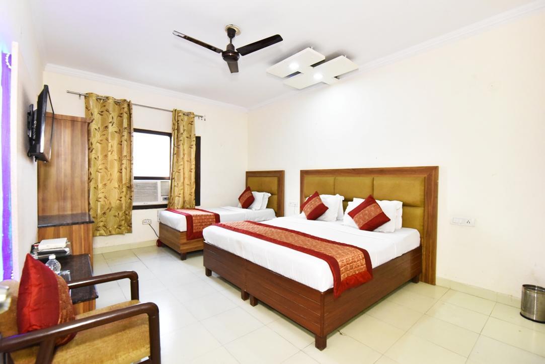 Hotel B-Comfort Amritsar Buitenkant foto