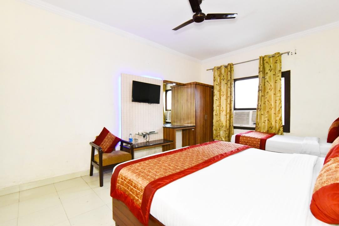 Hotel B-Comfort Amritsar Buitenkant foto