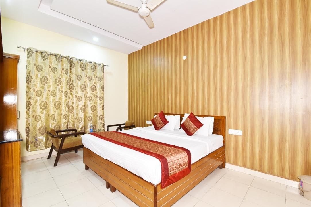 Hotel B-Comfort Amritsar Buitenkant foto