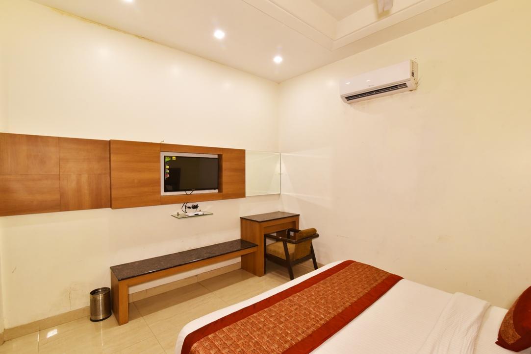Hotel B-Comfort Amritsar Buitenkant foto