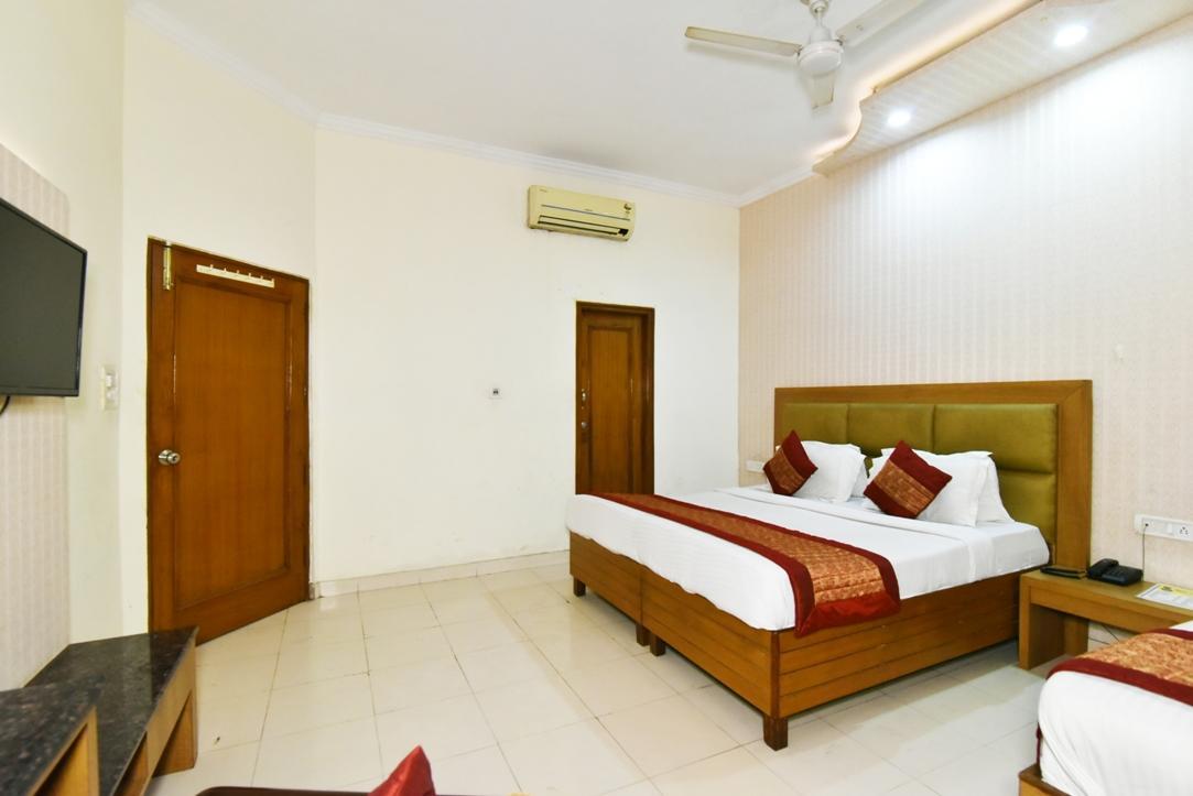 Hotel B-Comfort Amritsar Buitenkant foto